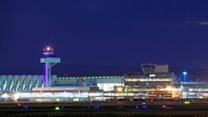 Frankfurter Flughafen bei Nacht