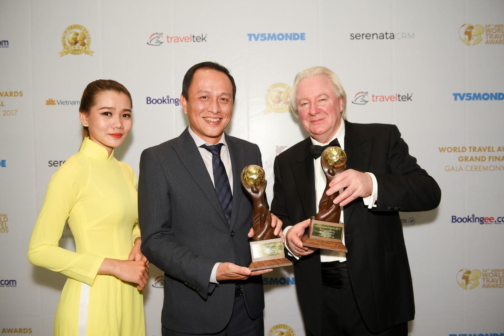 World Travel Awards 2017: Vietnam Airlines ausgezeichnet als „World's Leading Cultural Airline“' und „World's Leading Airline - Premium Economy Class"